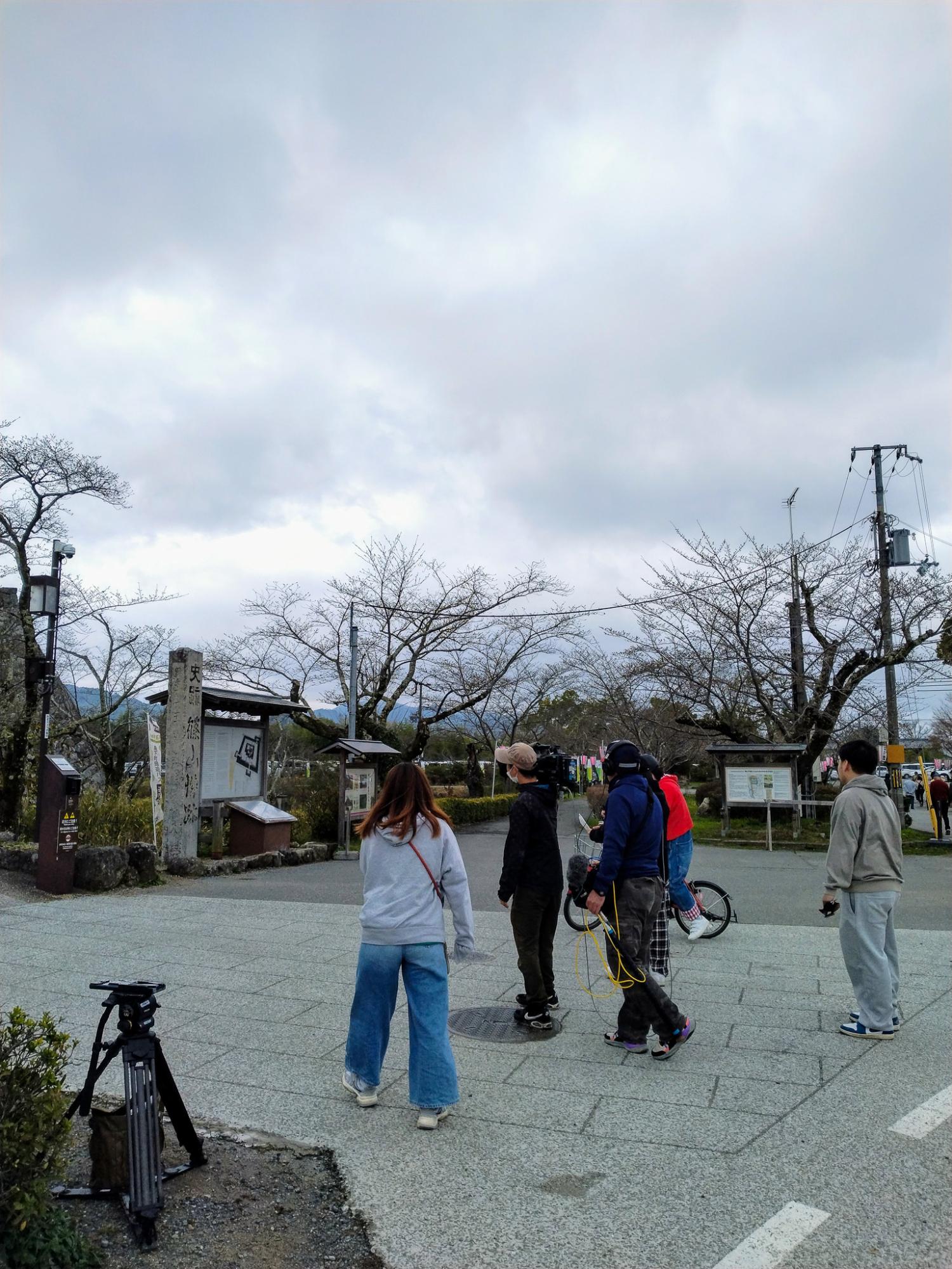 篠山城跡前で撮影風景2