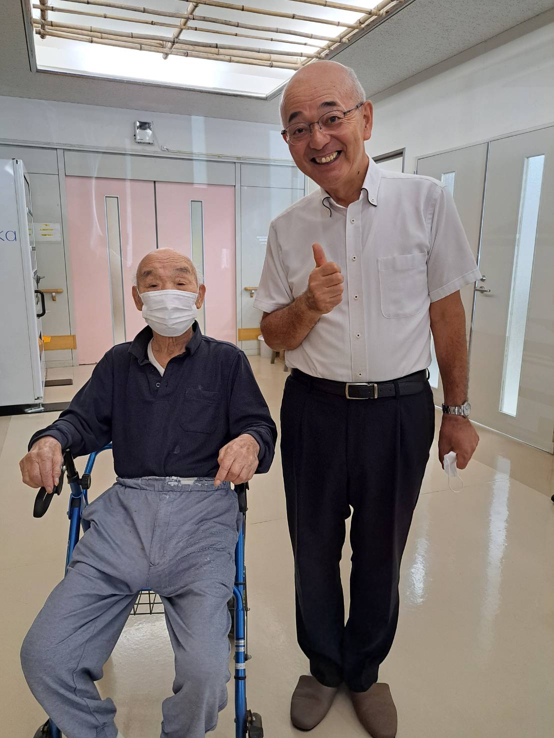 ご近所の酒井武史さんと記念撮影