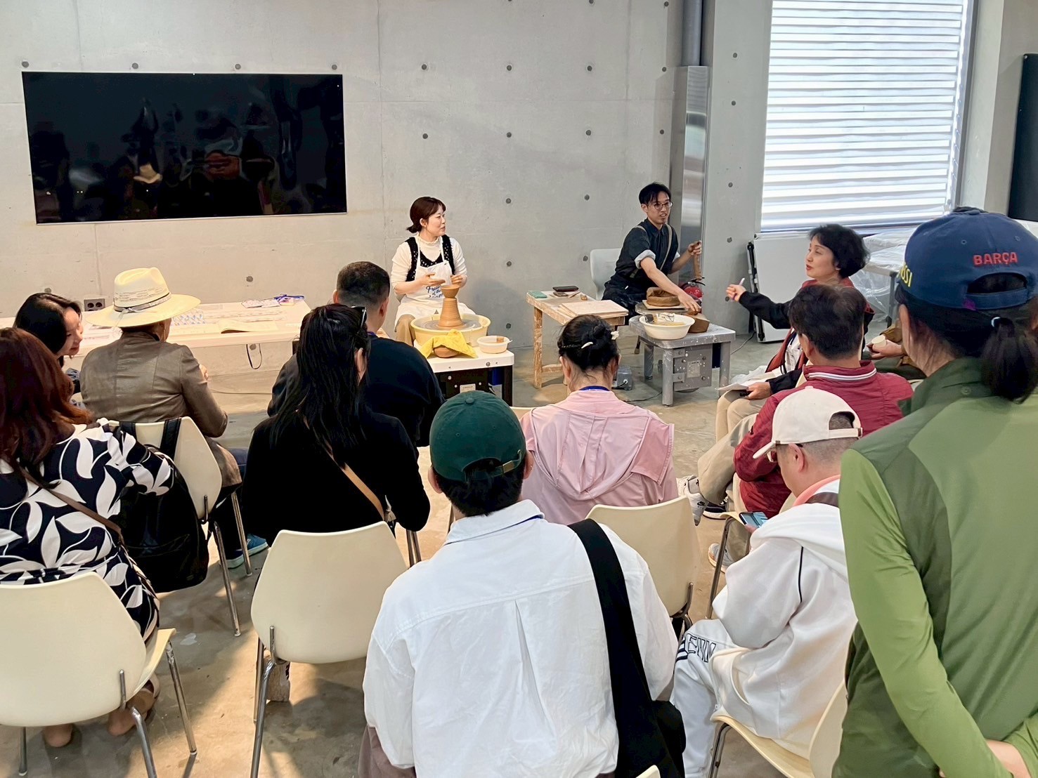 利川市での丹波焼作陶のデモンストレーションの様子