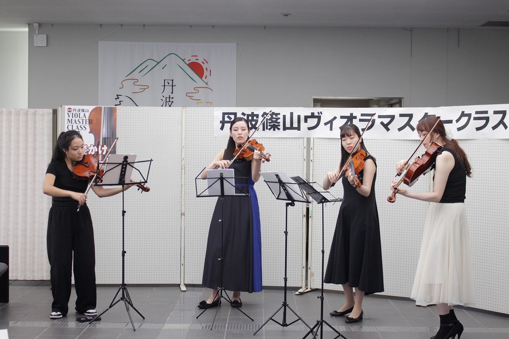 市役所市民ホールでの演奏