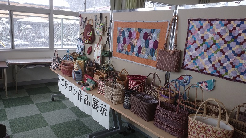 畑ふれあい館かごサロン作品展示
