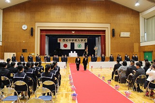 西紀中学校入学式1