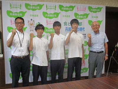 会見の様子2