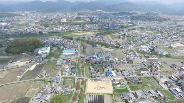 のなか自治会の人々が人文字をしている様子を空から写した全体写真