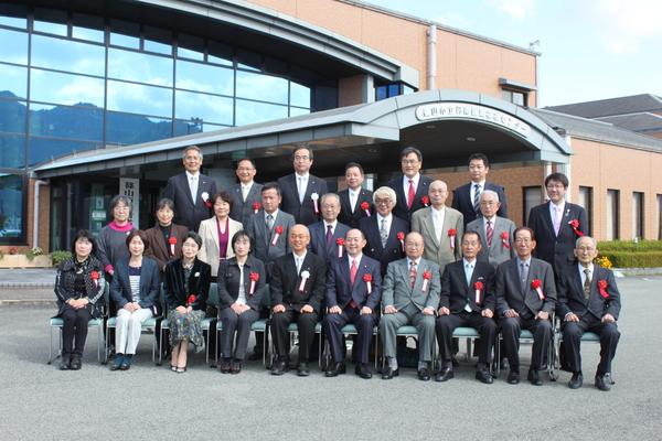 篠山市功労者表彰式受賞者たちの集合記念写真