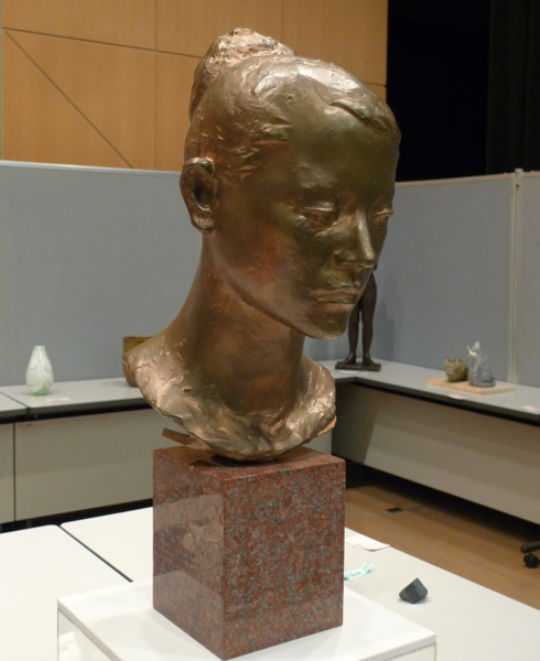 【彫刻・工芸】市展賞 吉良幸弘『かのん』金色の女性像の作品