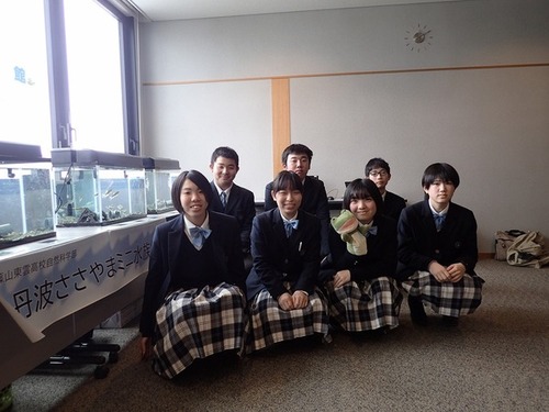 篠山東雲高等学校の生徒が映った写真。