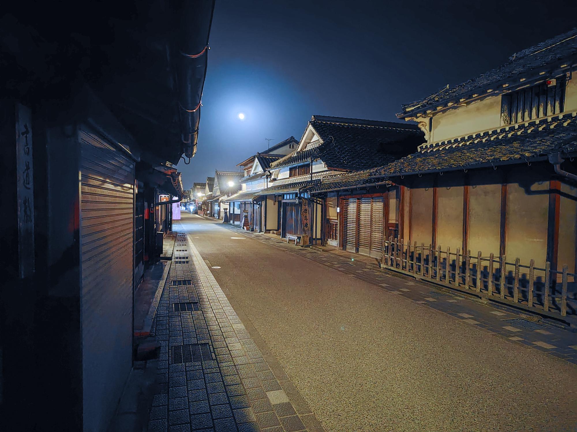 満月に照らされる河原町