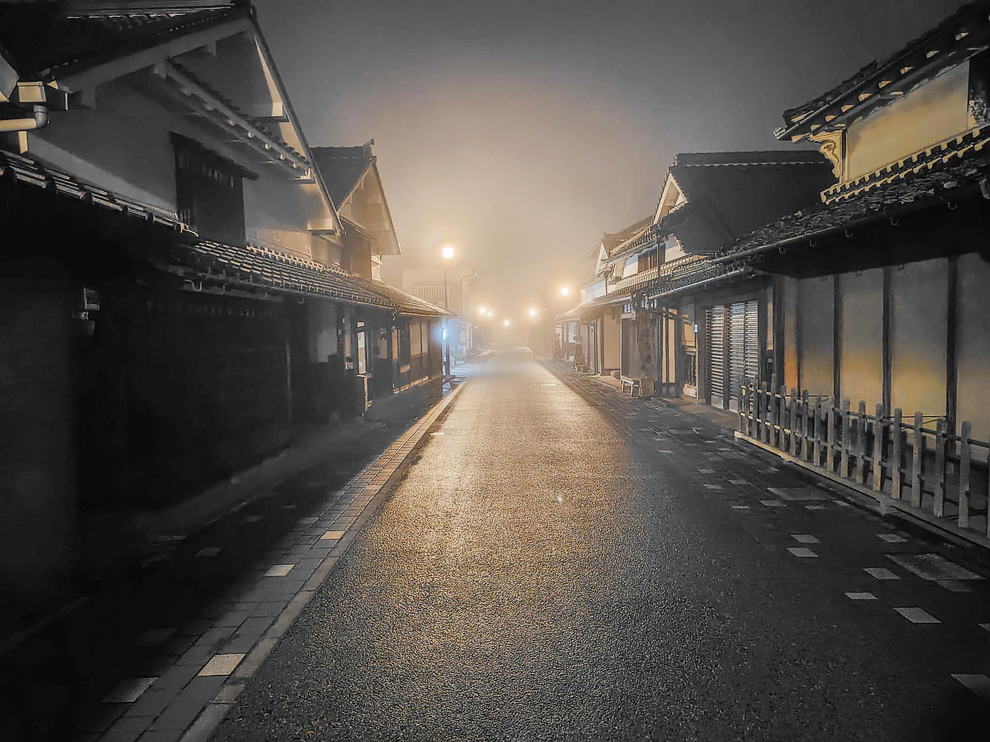 霧深き夜の河原町