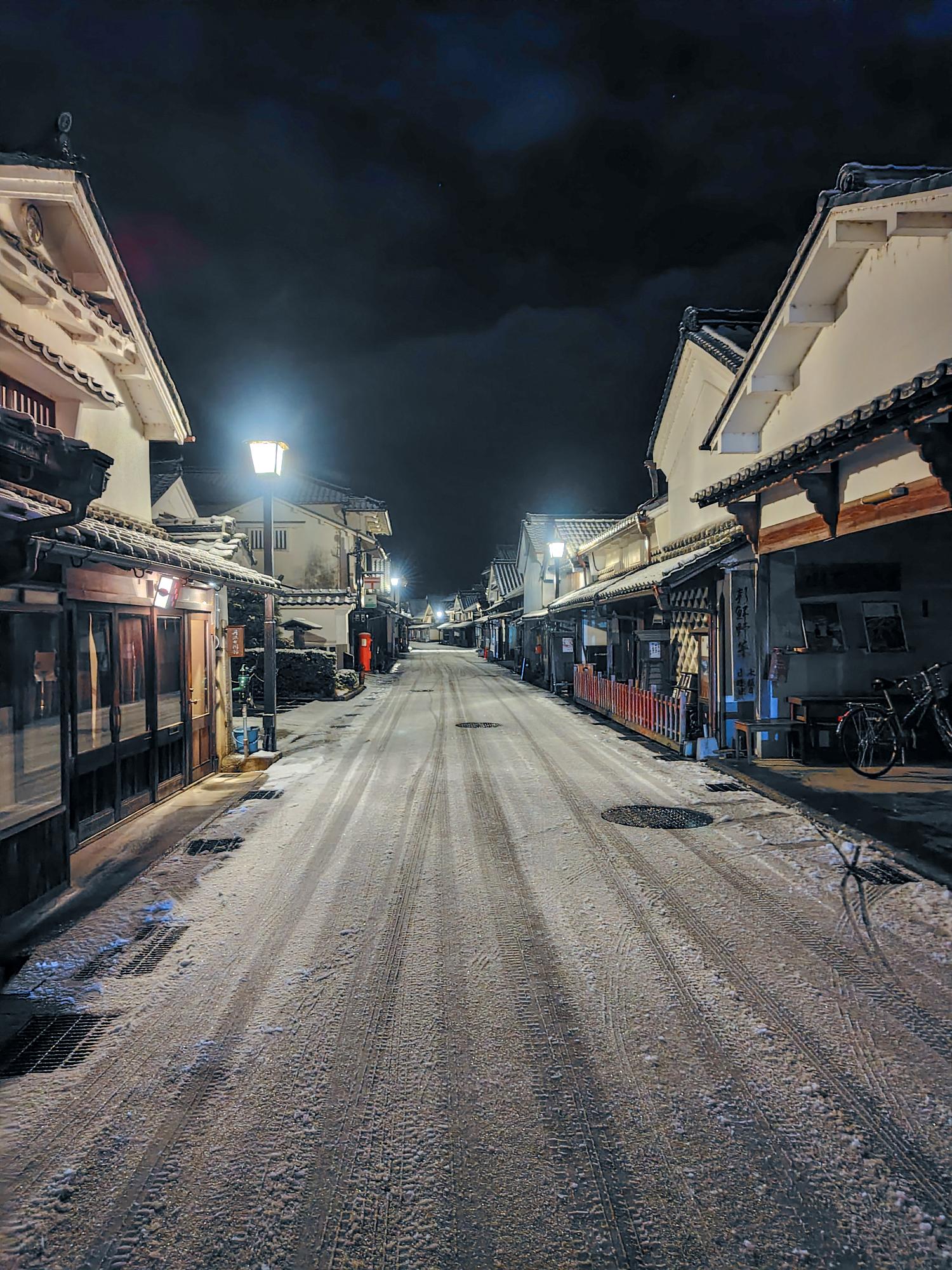 「雪の篠山城と雪の河原町」