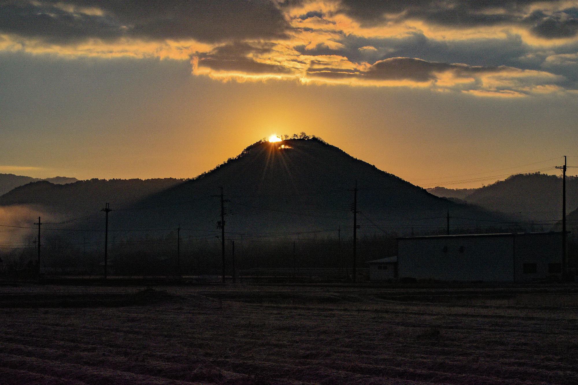 高城山の山頂から昇る初日の出