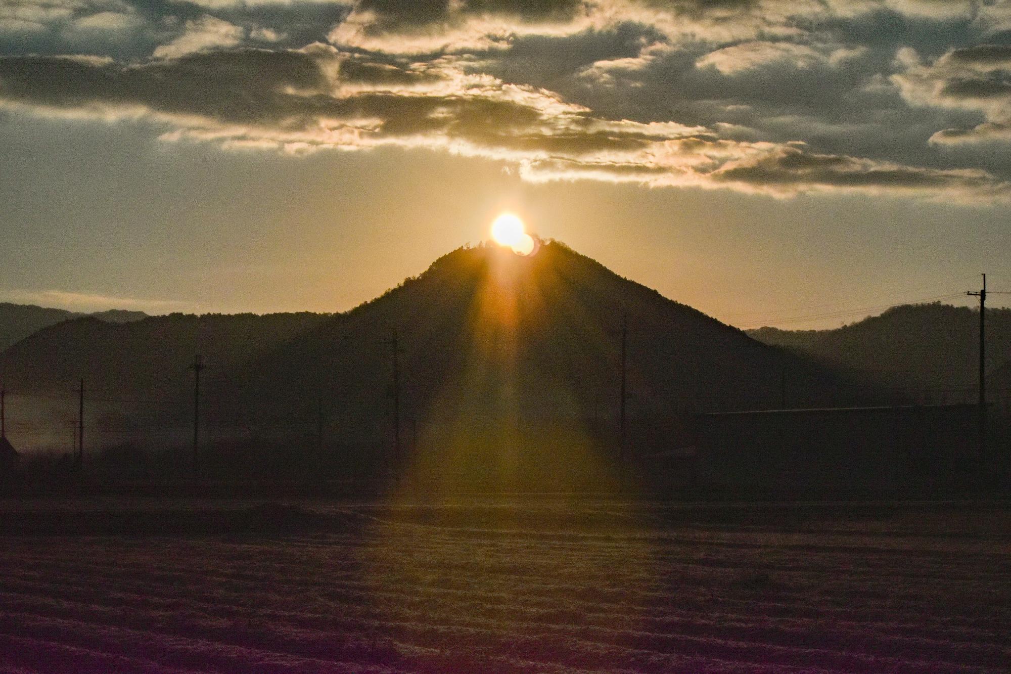 高城山の山頂から昇る初日の出