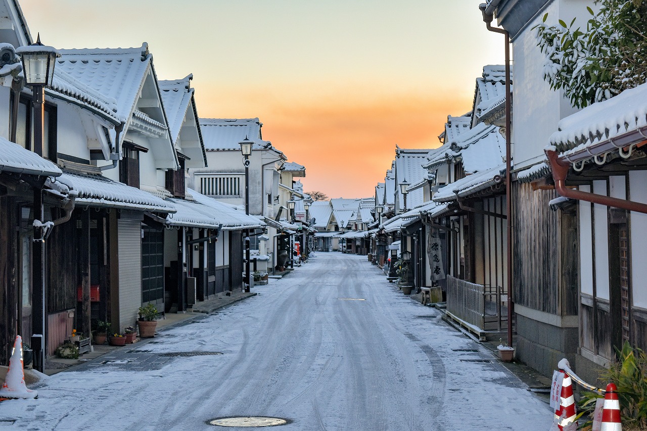 積雪の朝の河原町