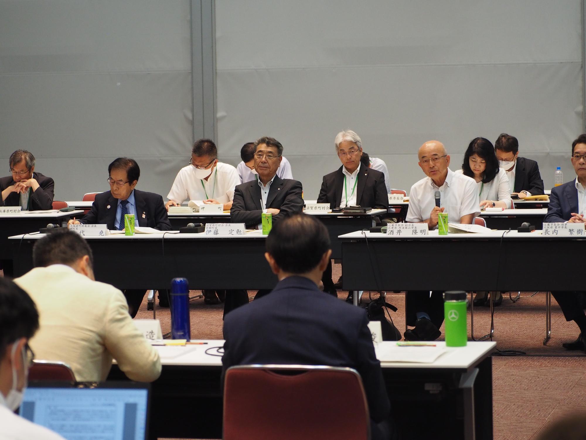 関西広域連合 市長がお話ししている様子
