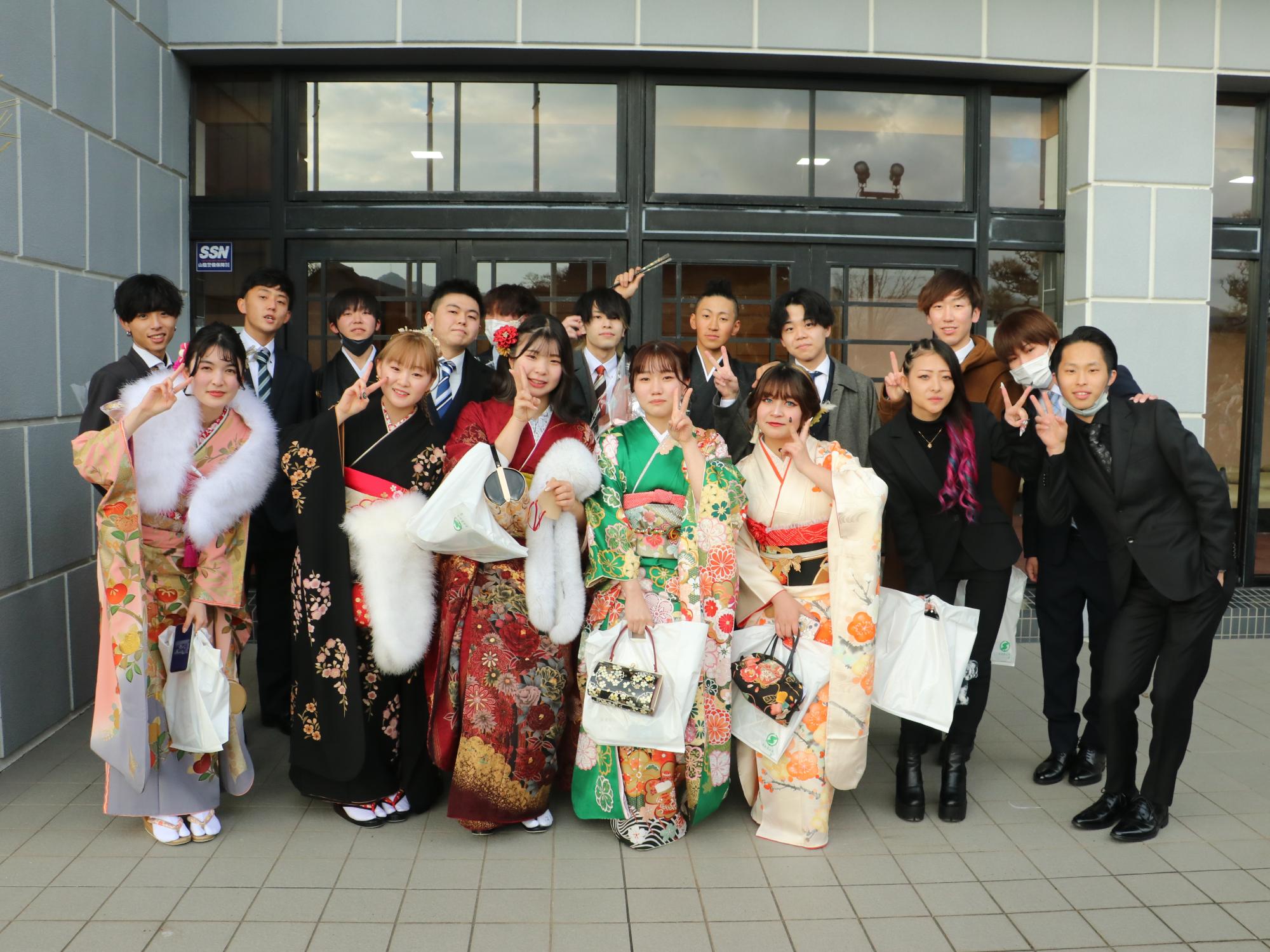 はたちのつどいの記念撮影