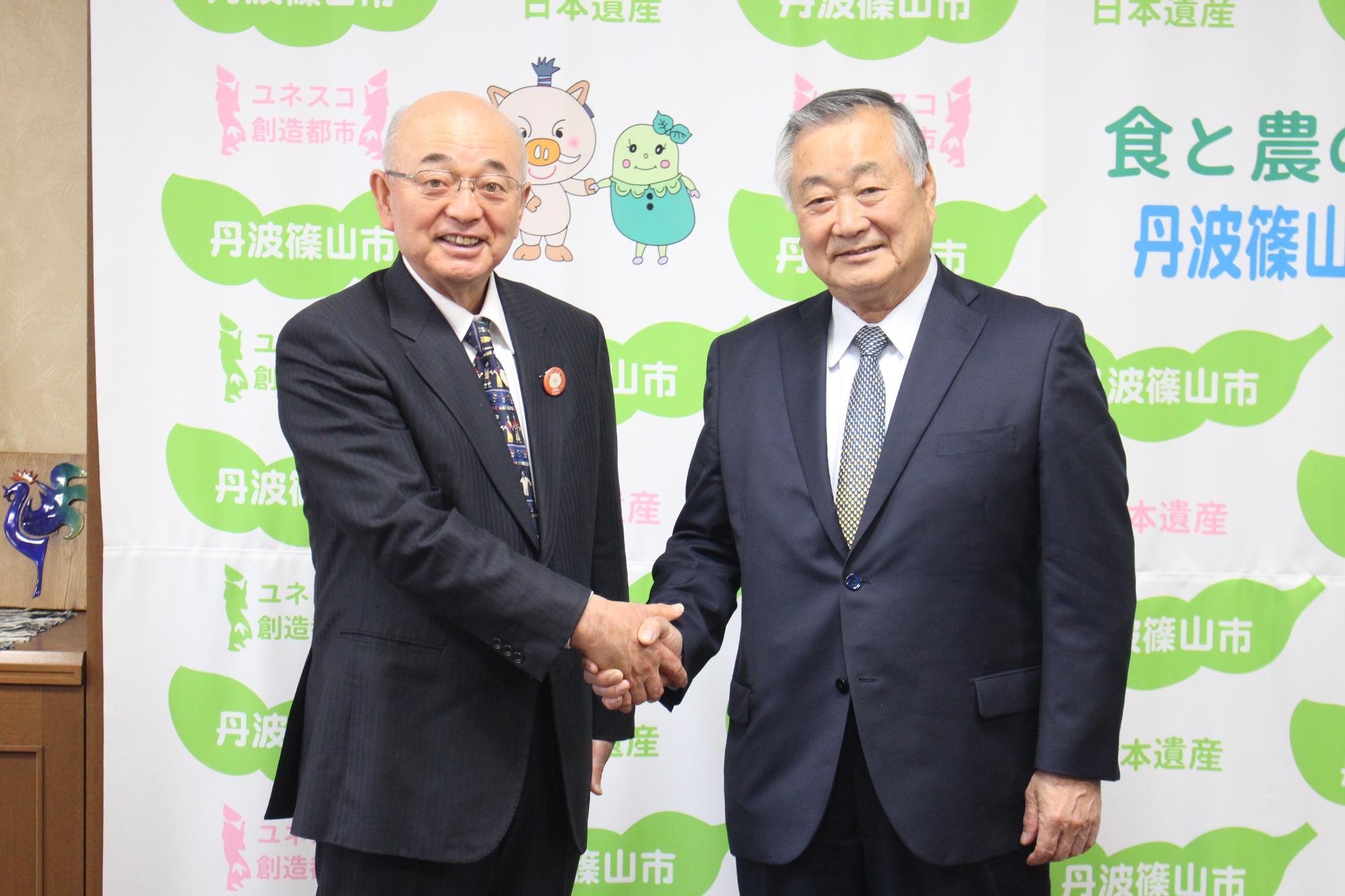 協和株式会社の社長と市長