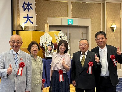 報徳学園駅伝の鶴谷監督を囲んで