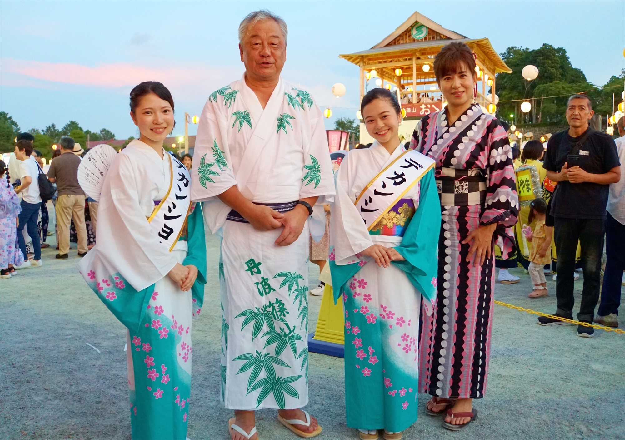 田中実行委員長とデカンショ娘たち