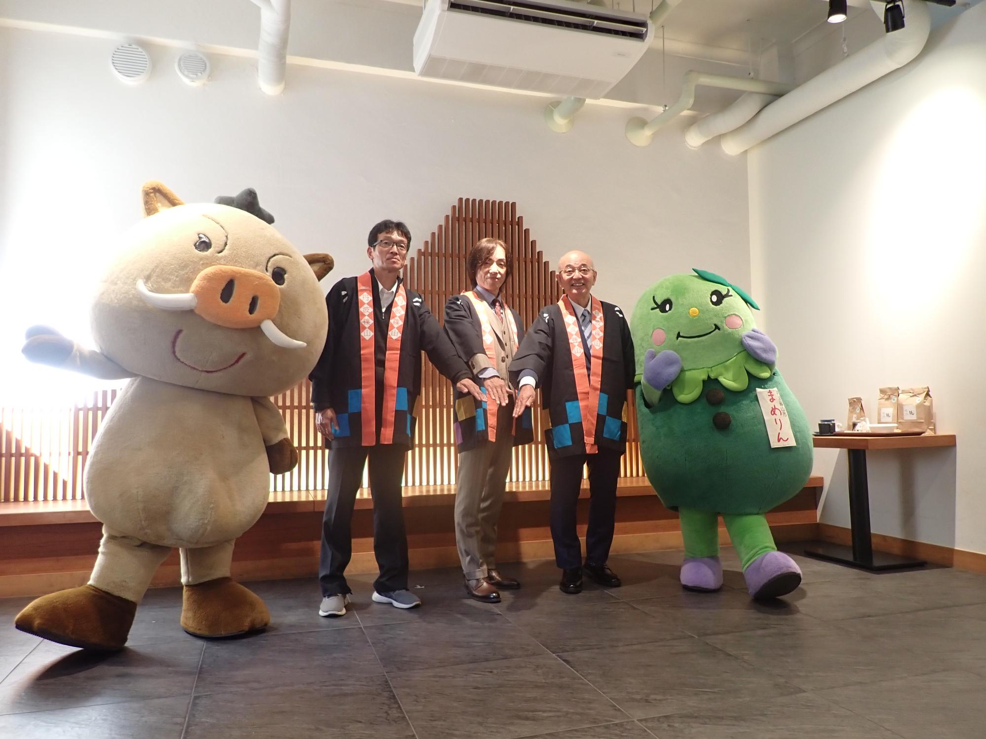 まるいの、高仙坊さん、藤尾社長、わたし、まめりん