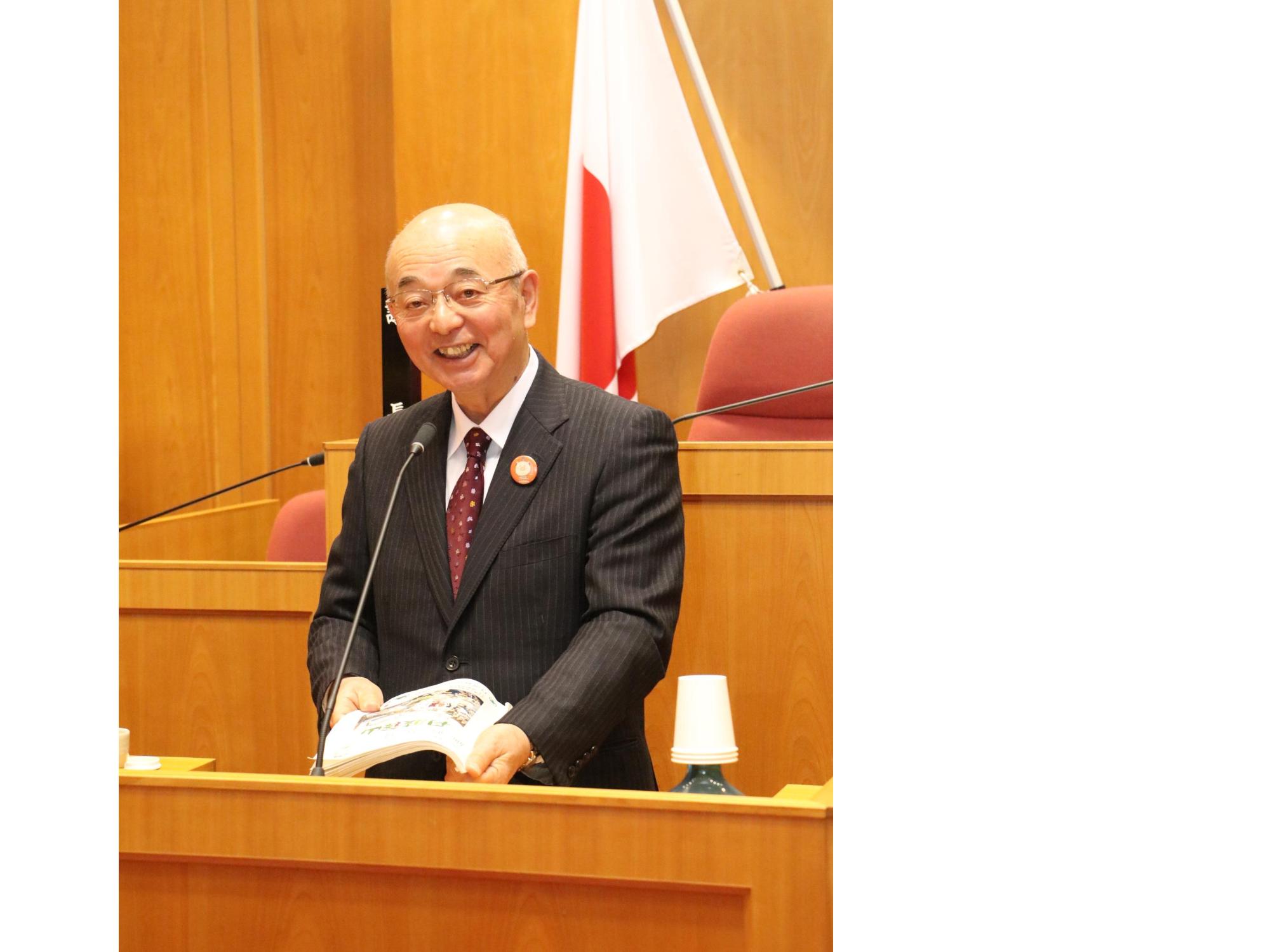 施政方針を説明