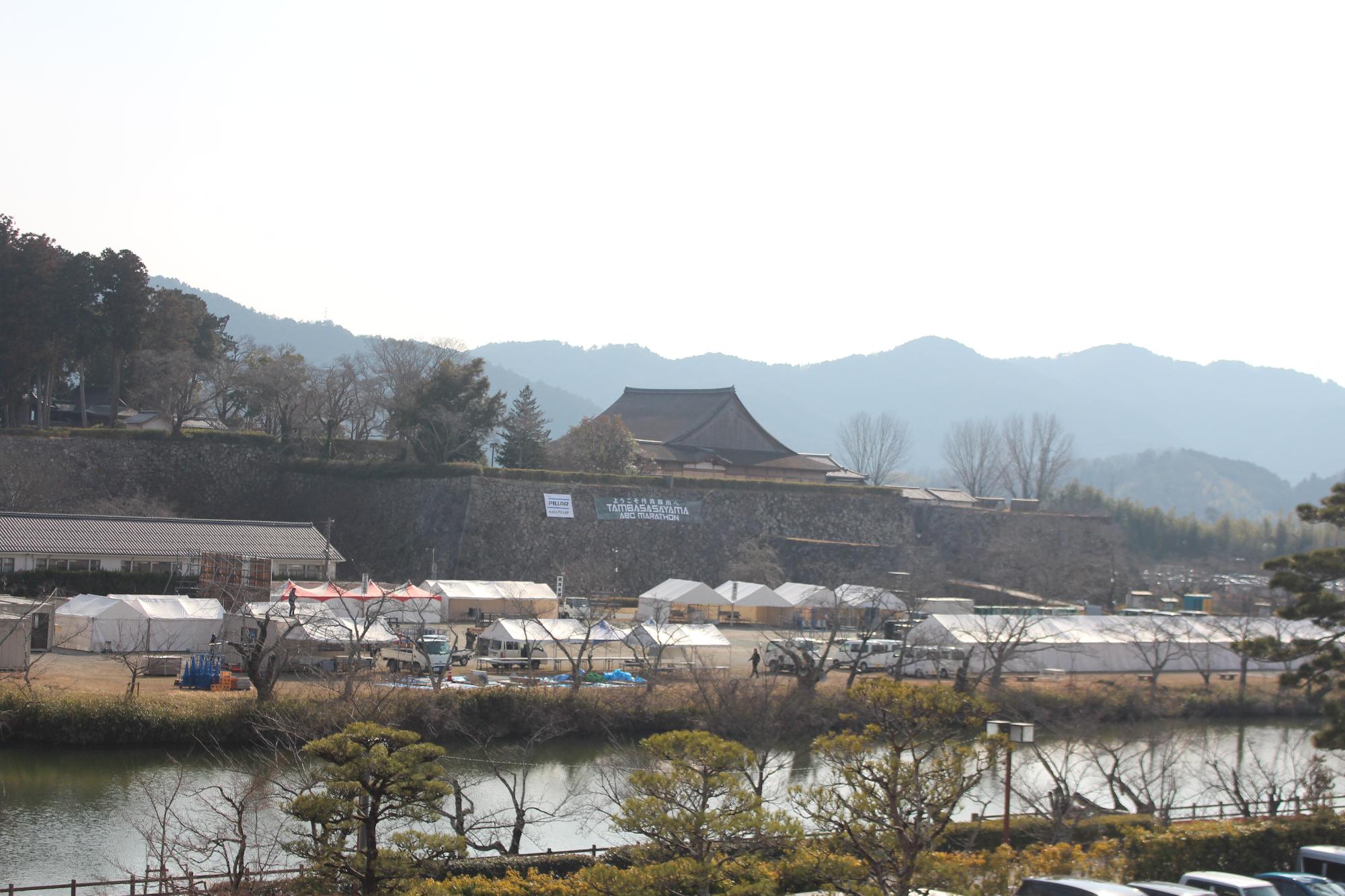 市役所から見たABCマラソンの準備風景