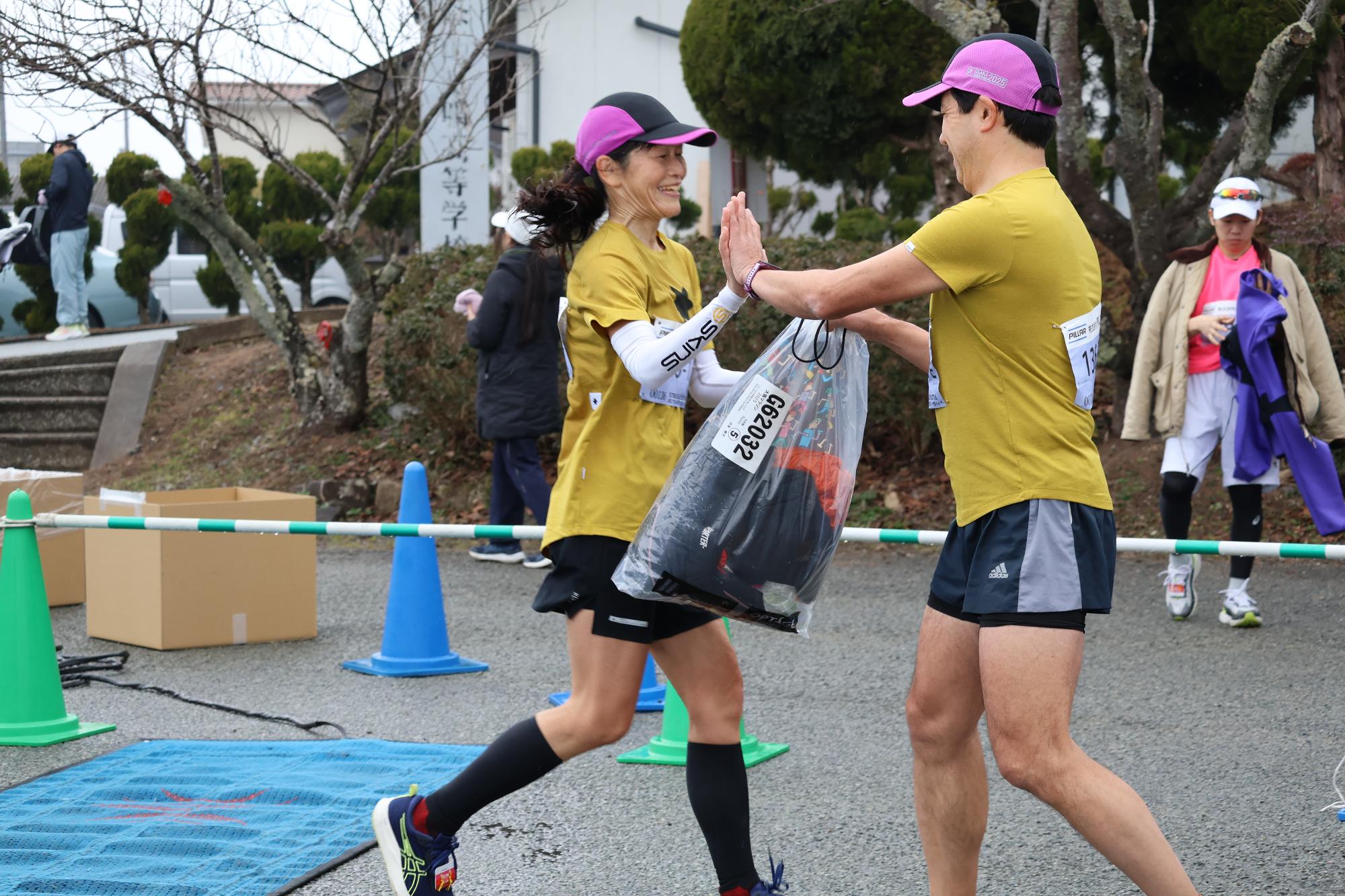 リレーマラソンの交代