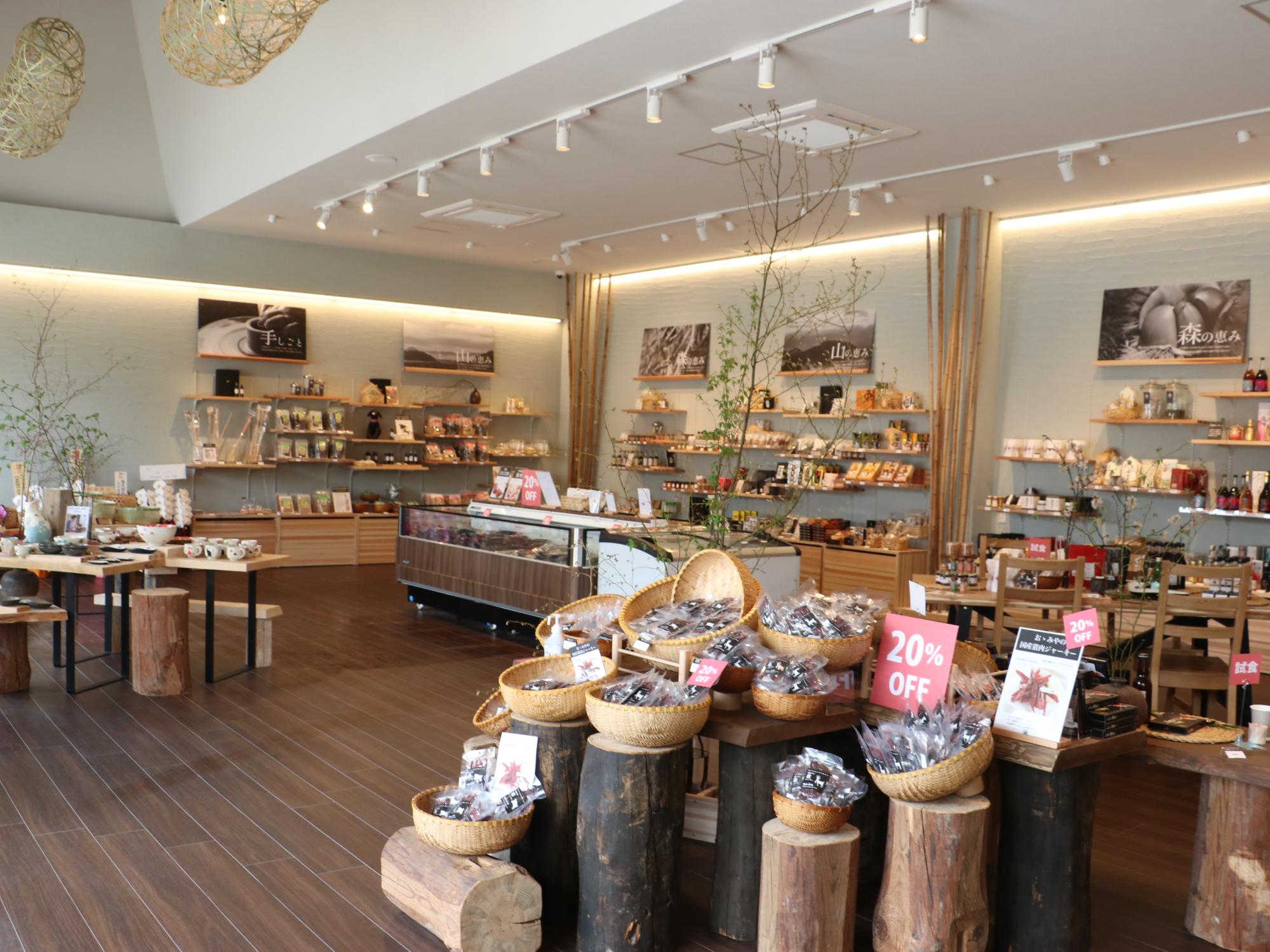 おゝみやのお店の中