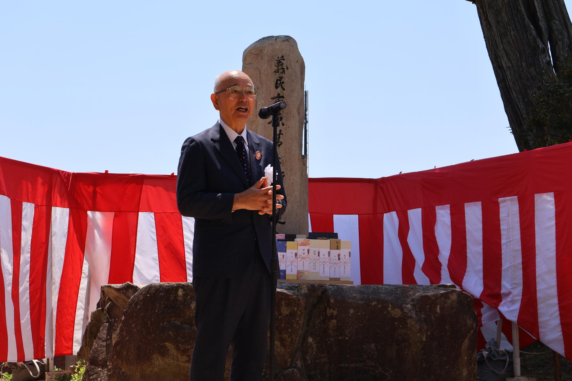 挨拶をする市長