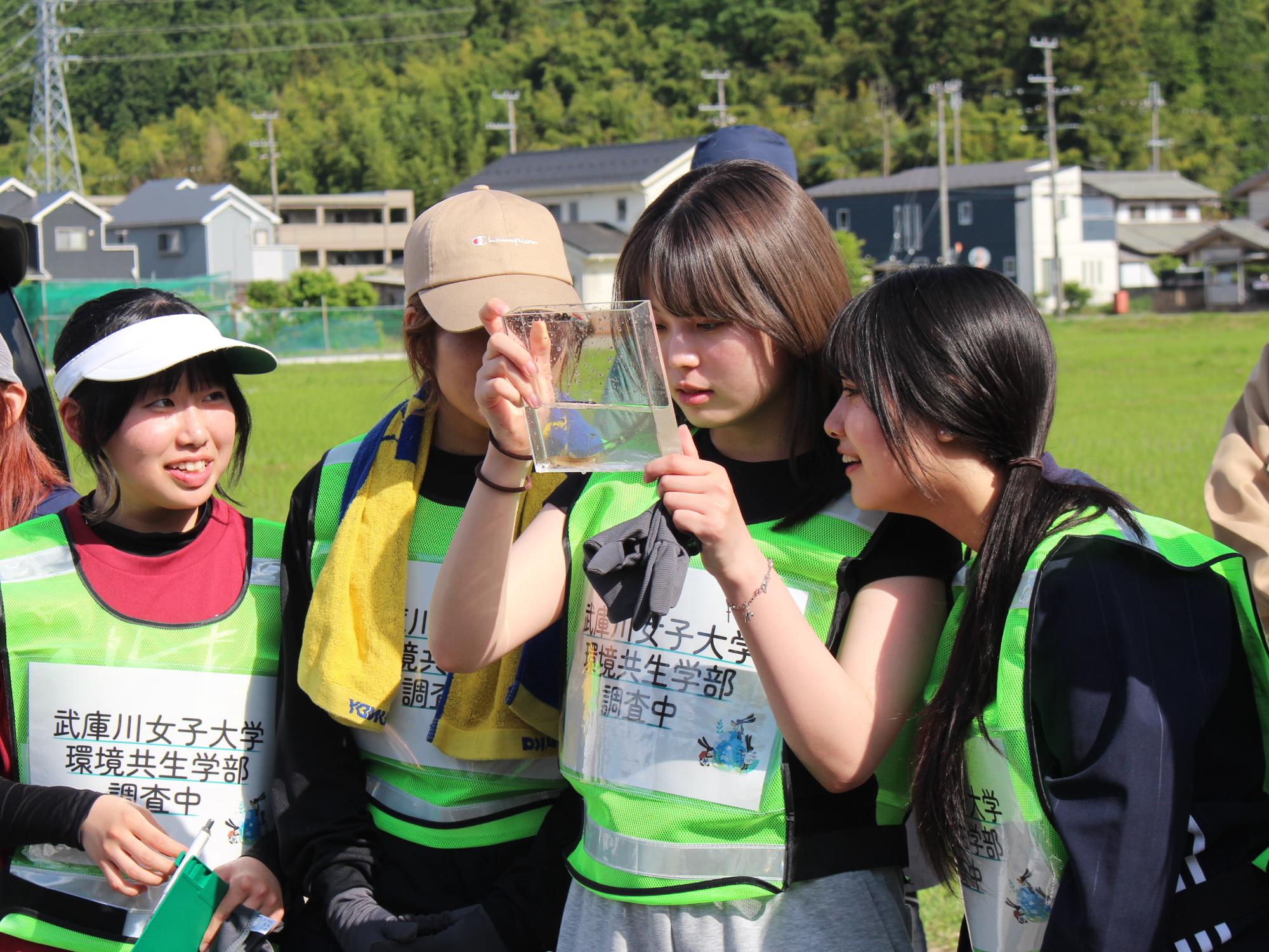 武庫川女子大学の皆さんのモデルツアーの様子