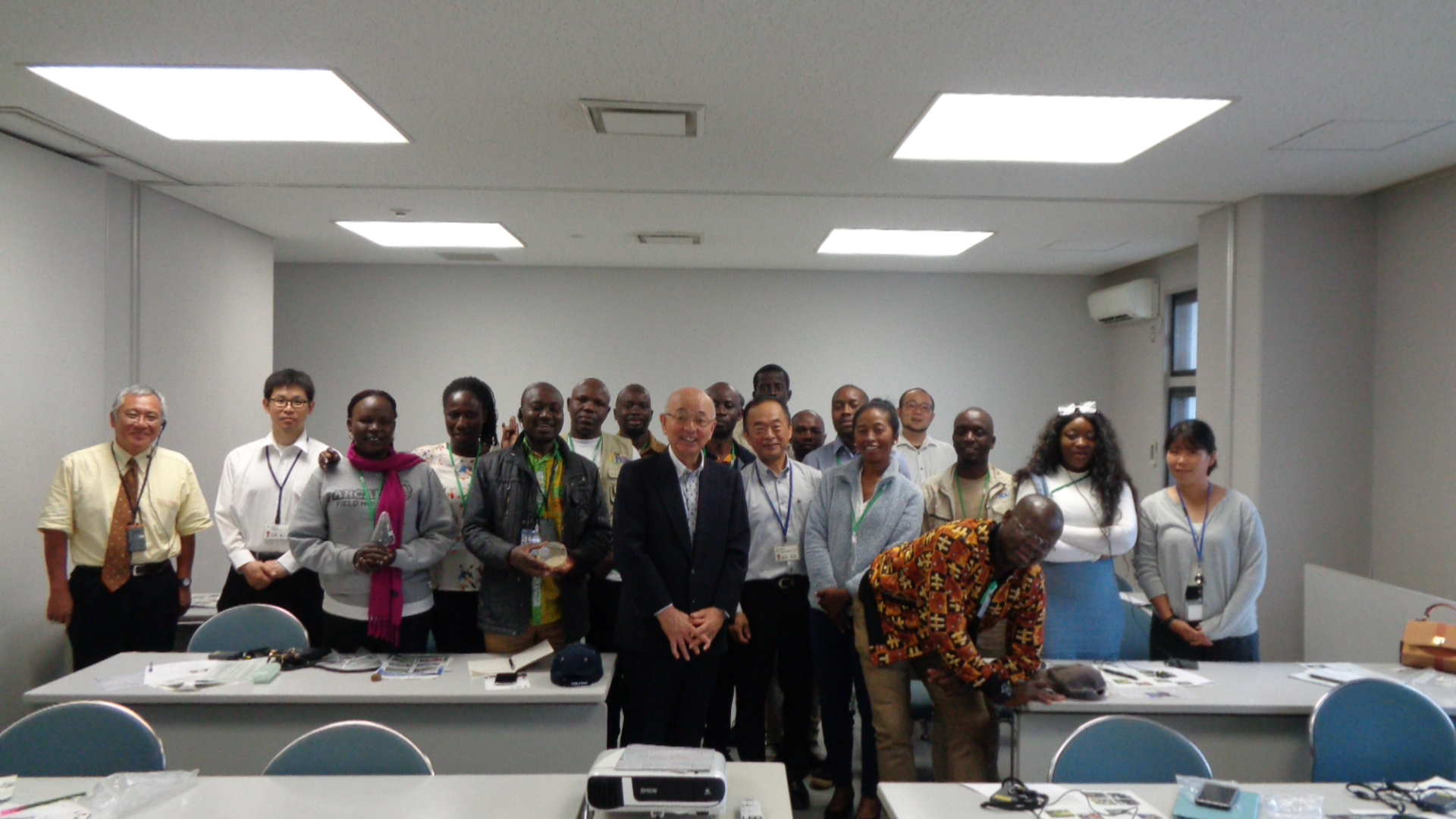 研修の様子 市長との集合写真