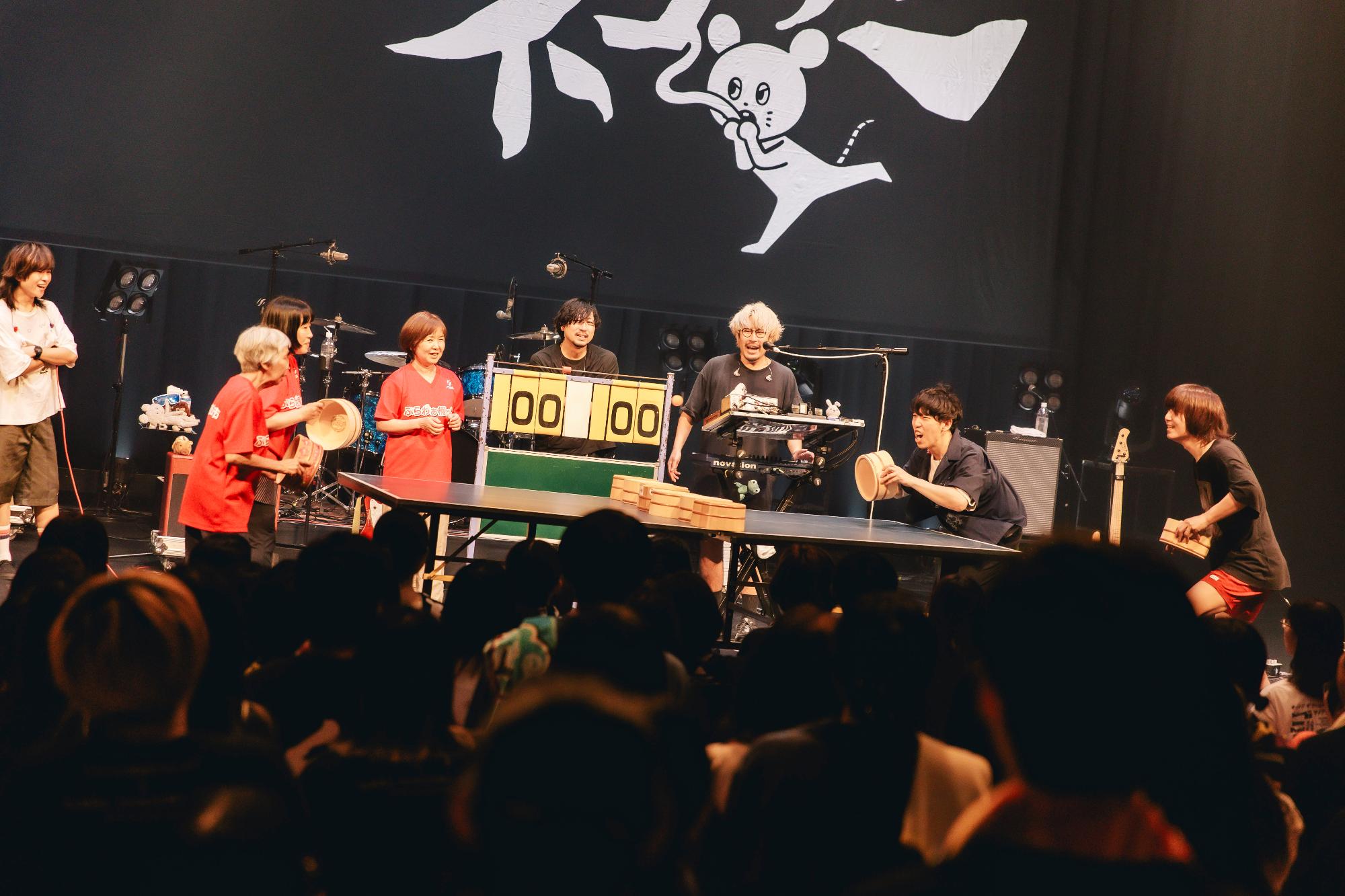 キュウソネコカミのライブの様子 桶ット対決