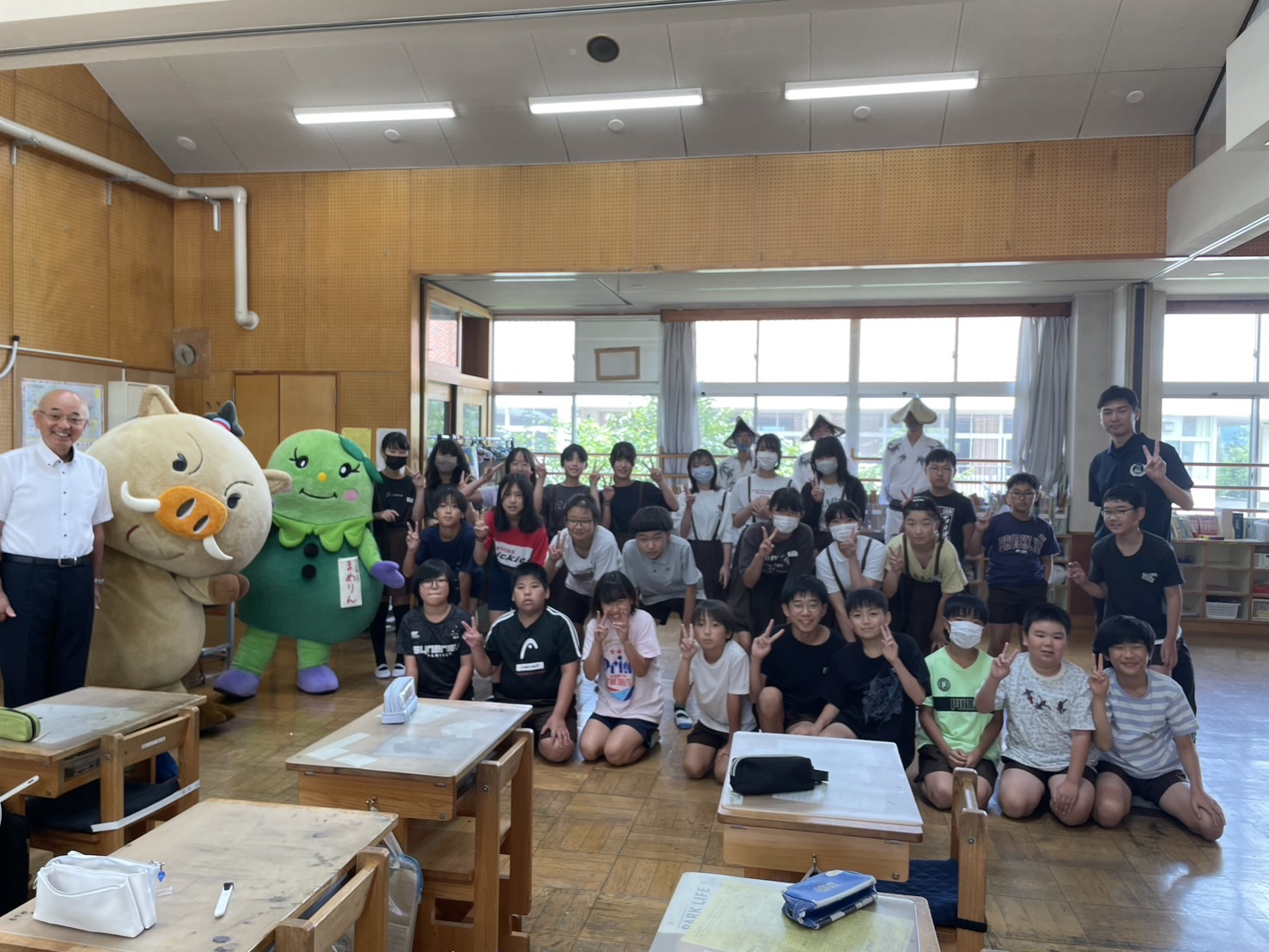 城南小への市長の学校訪問の様子