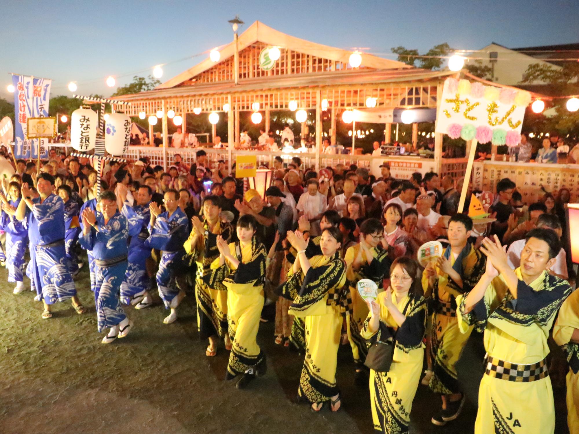 デカンショ祭の様子