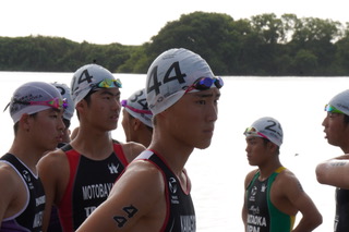 日本ジュニアトライアスロン選手権に出場した河口選手の様子(スイム)