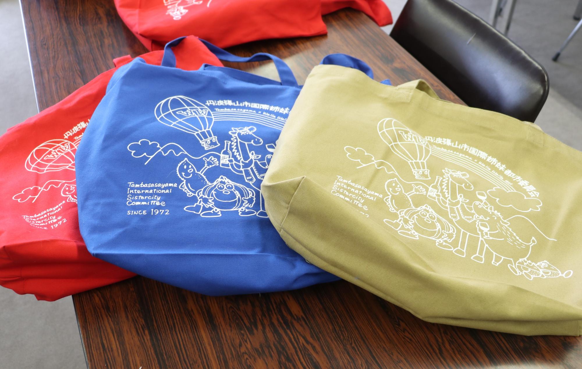 市からプレゼントしたトートバック