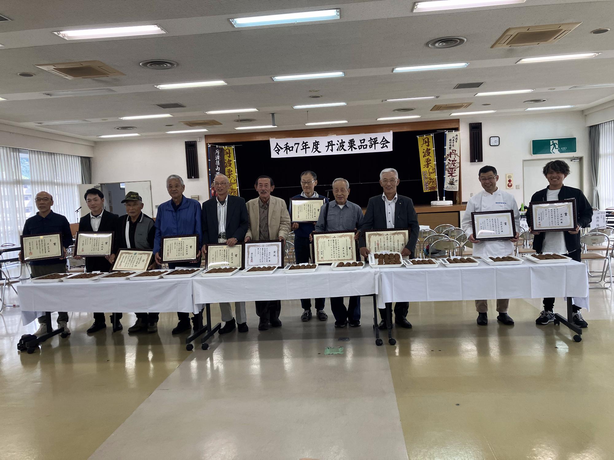 受賞者の集合写真