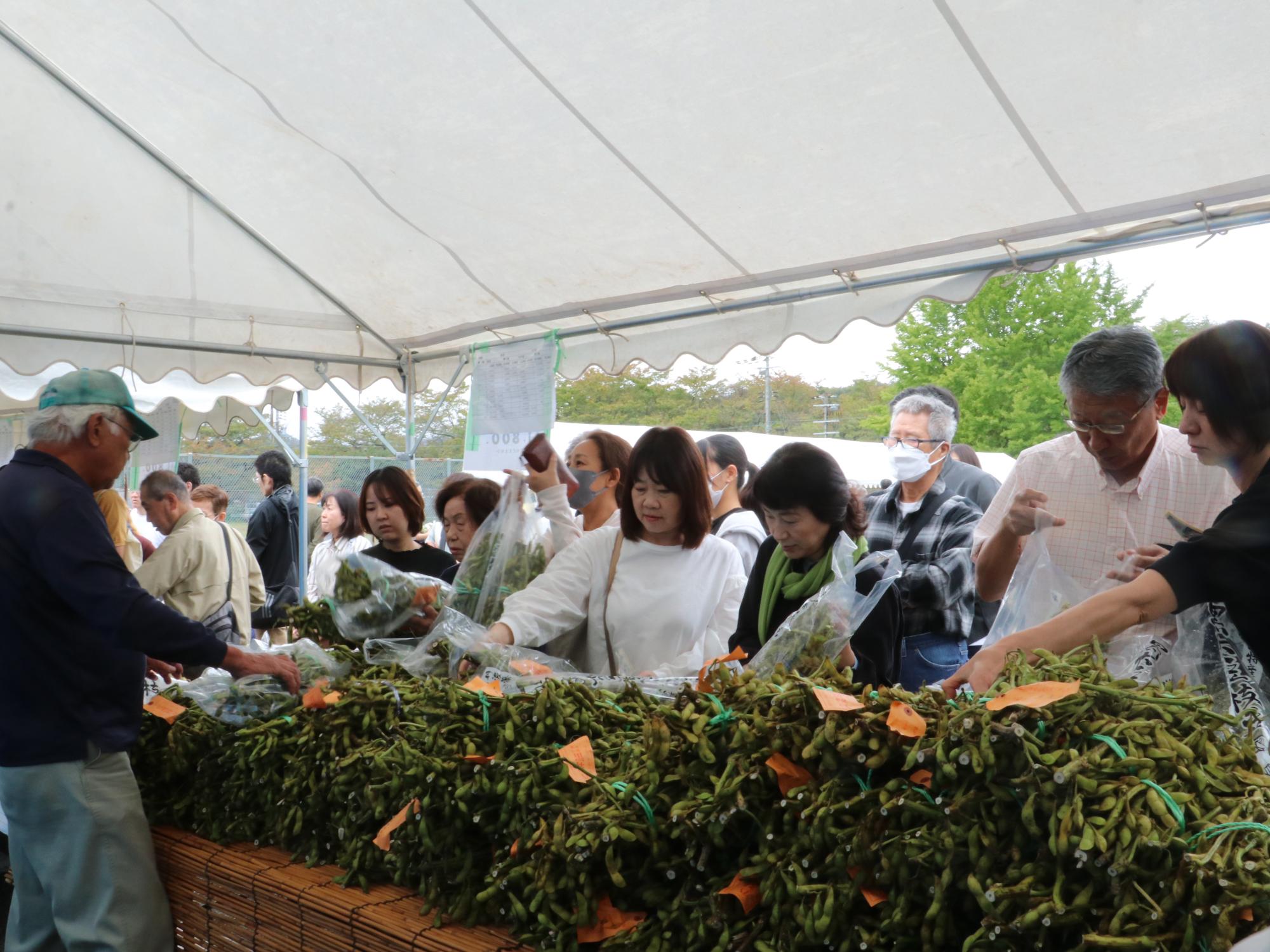 城東味まつりのにぎわい