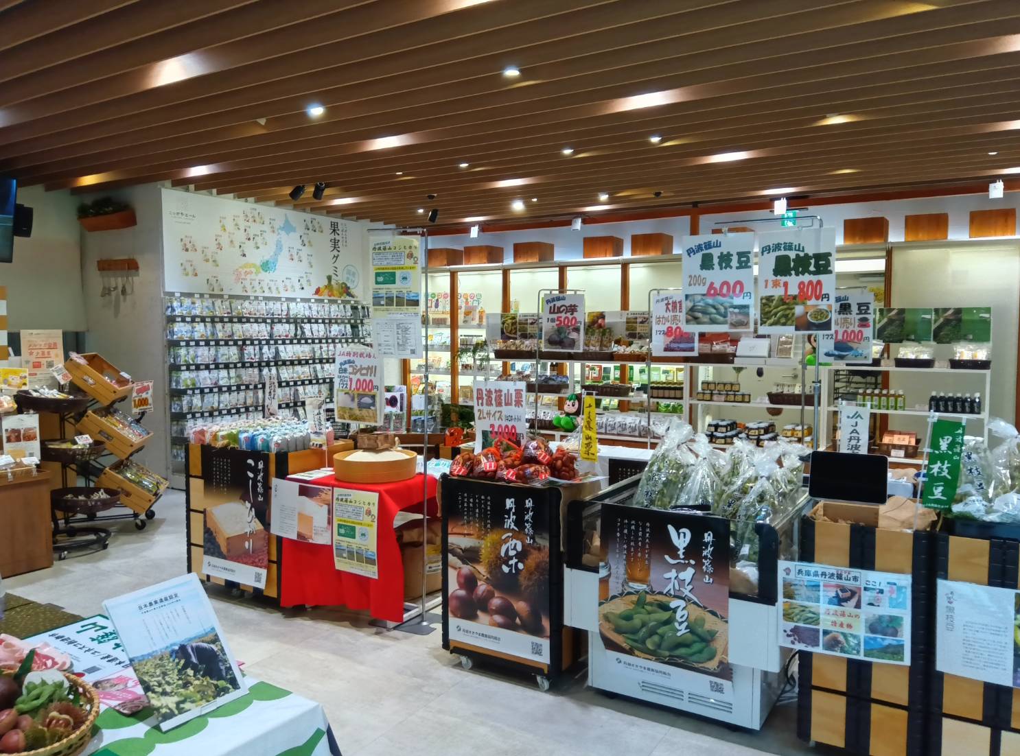 JA東京アグリパークでの特産物の販売・PRの様子