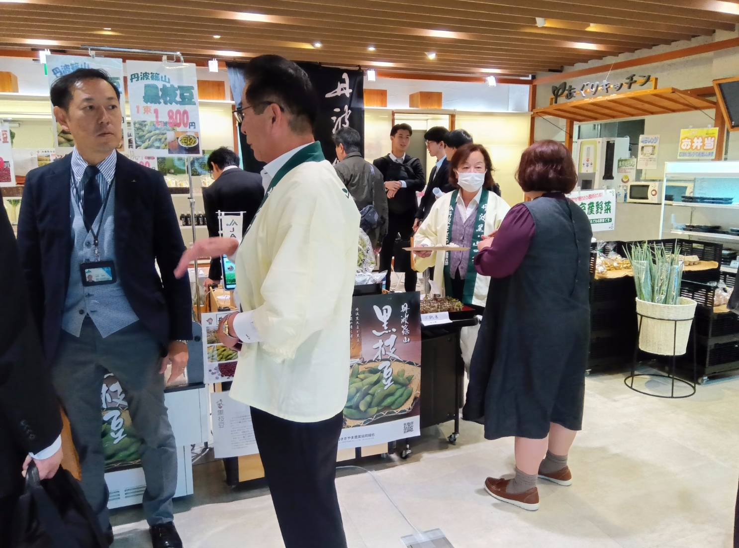 JA東京アグリパークでの特産物の販売・PRの様子