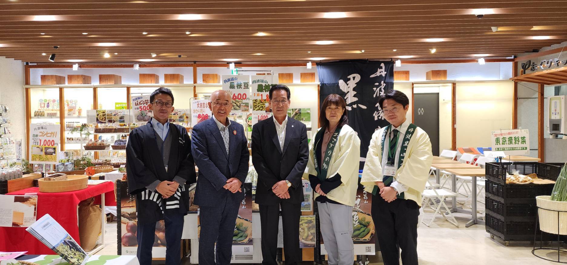 JA東京アグリパークでの特産物の販売・PRの様子