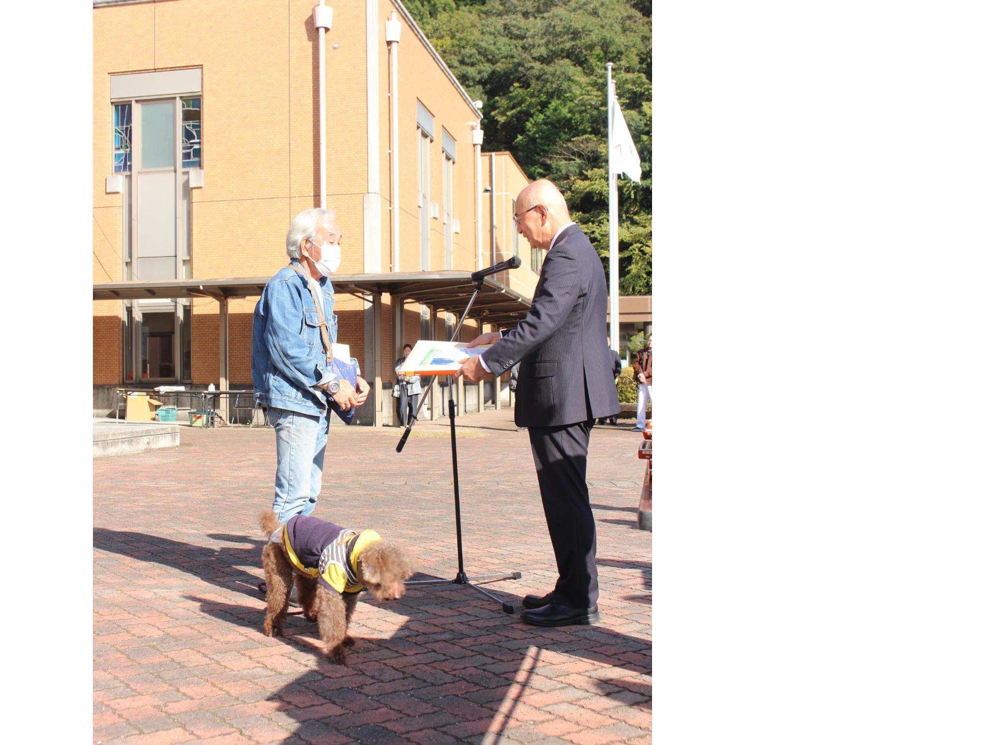 長寿犬表彰式典の様子