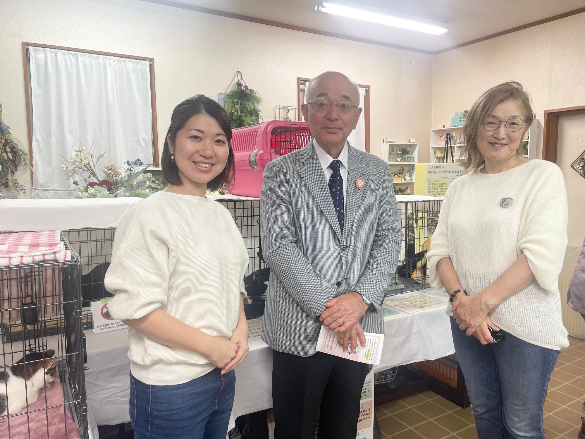 保護猫の譲渡会主催者と市長