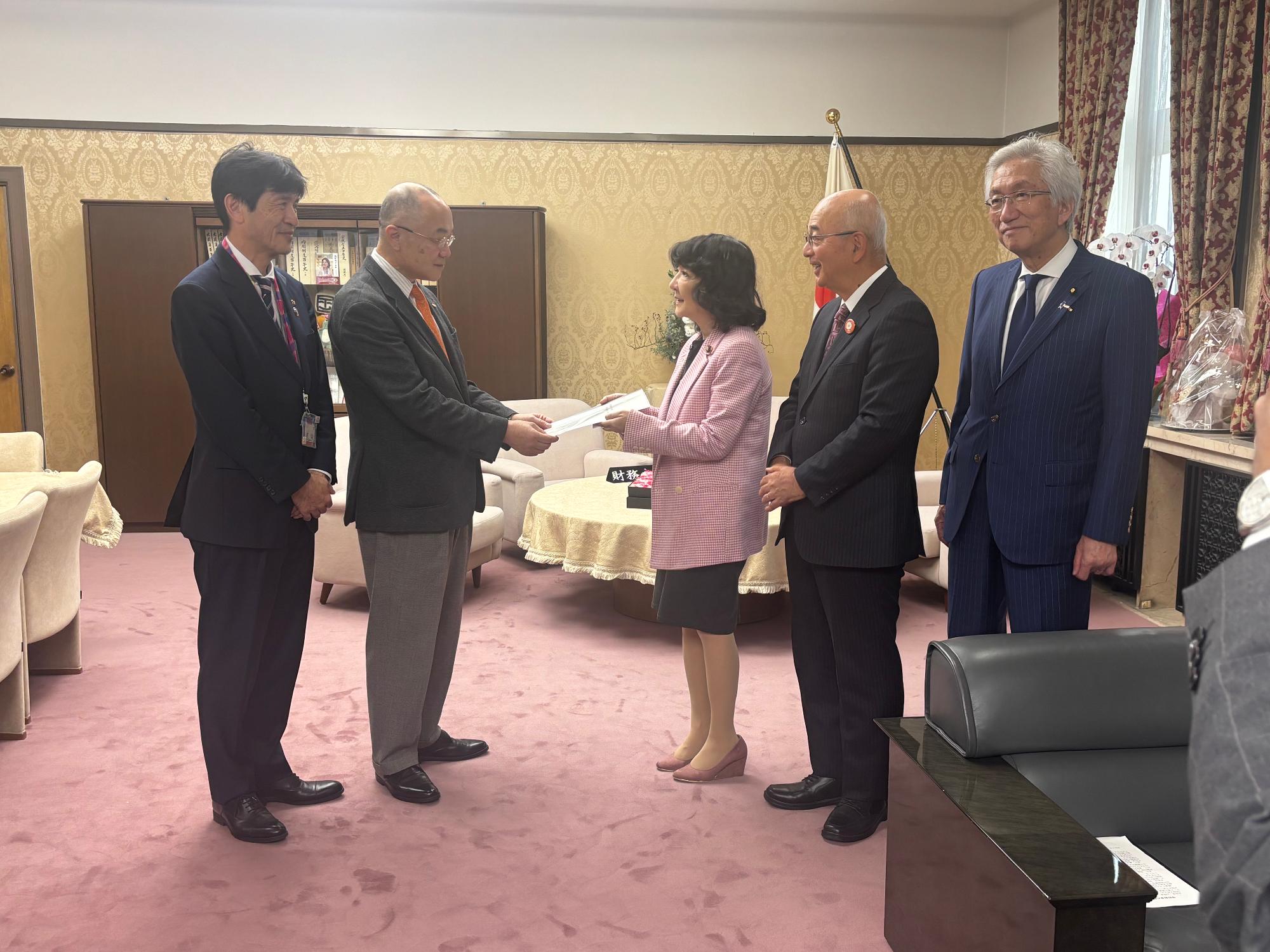 片山財務大臣への緊急要請