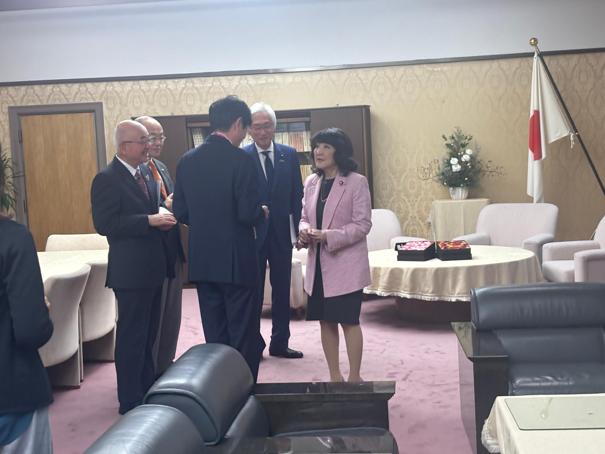 片山財務大臣への緊急要請