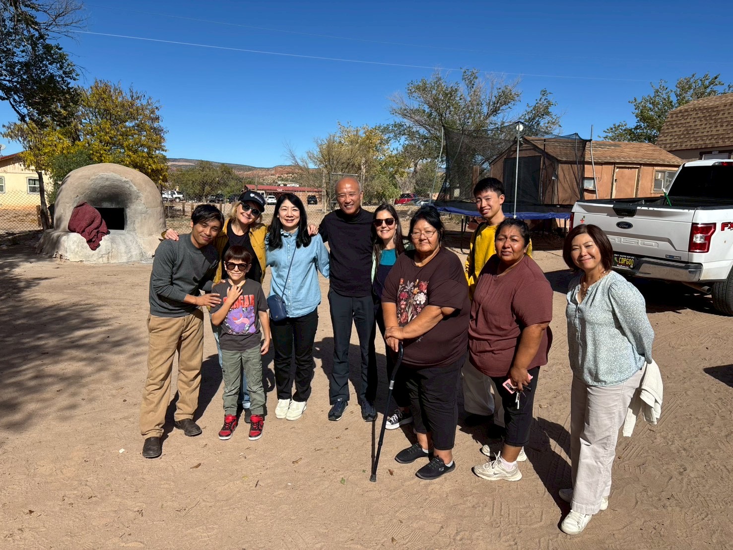 現地陶芸家との集合写真