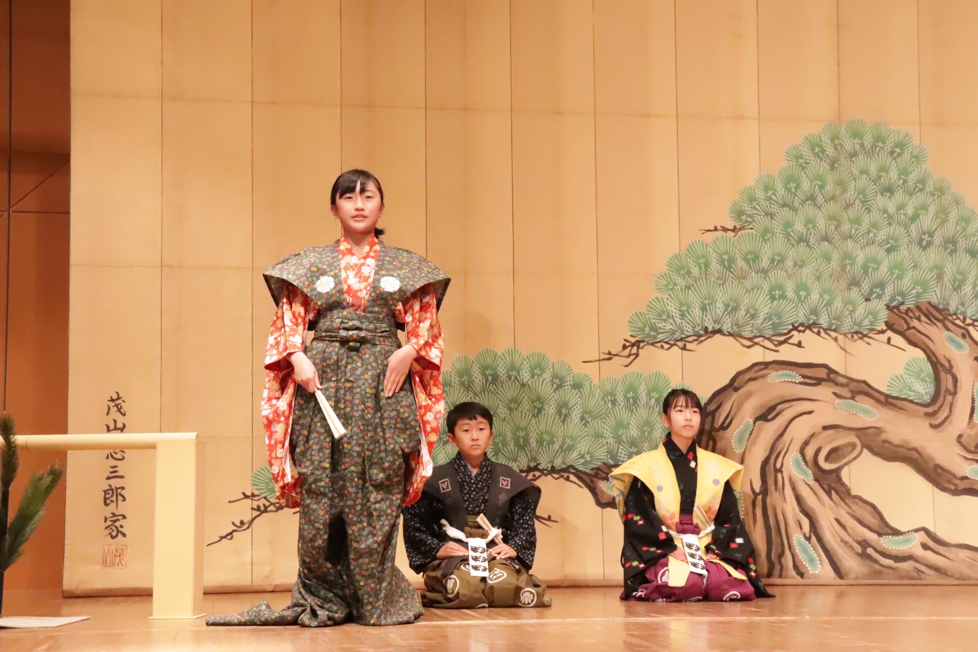 子ども狂言の様子