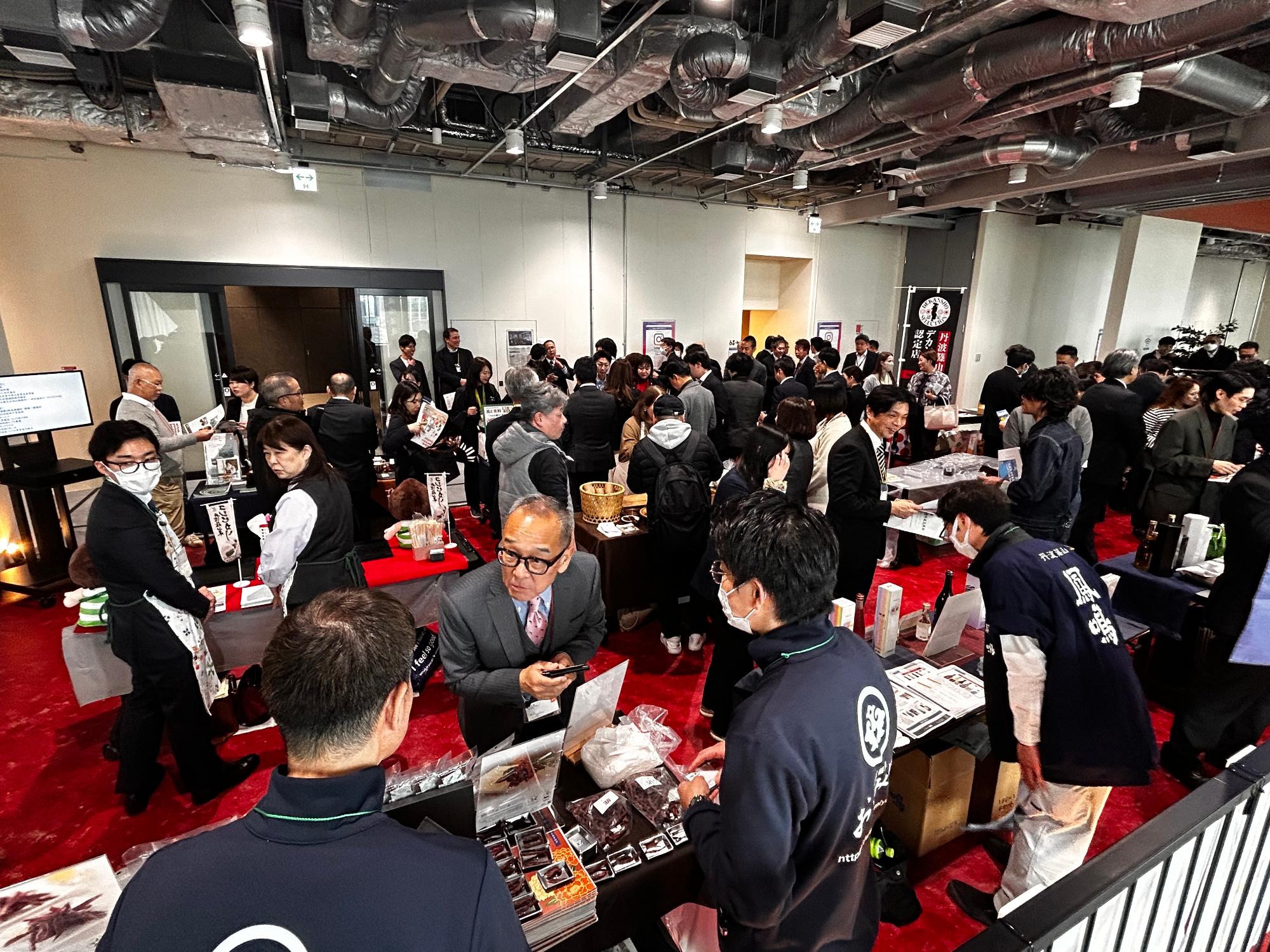 日本の美食街道交流会の様子