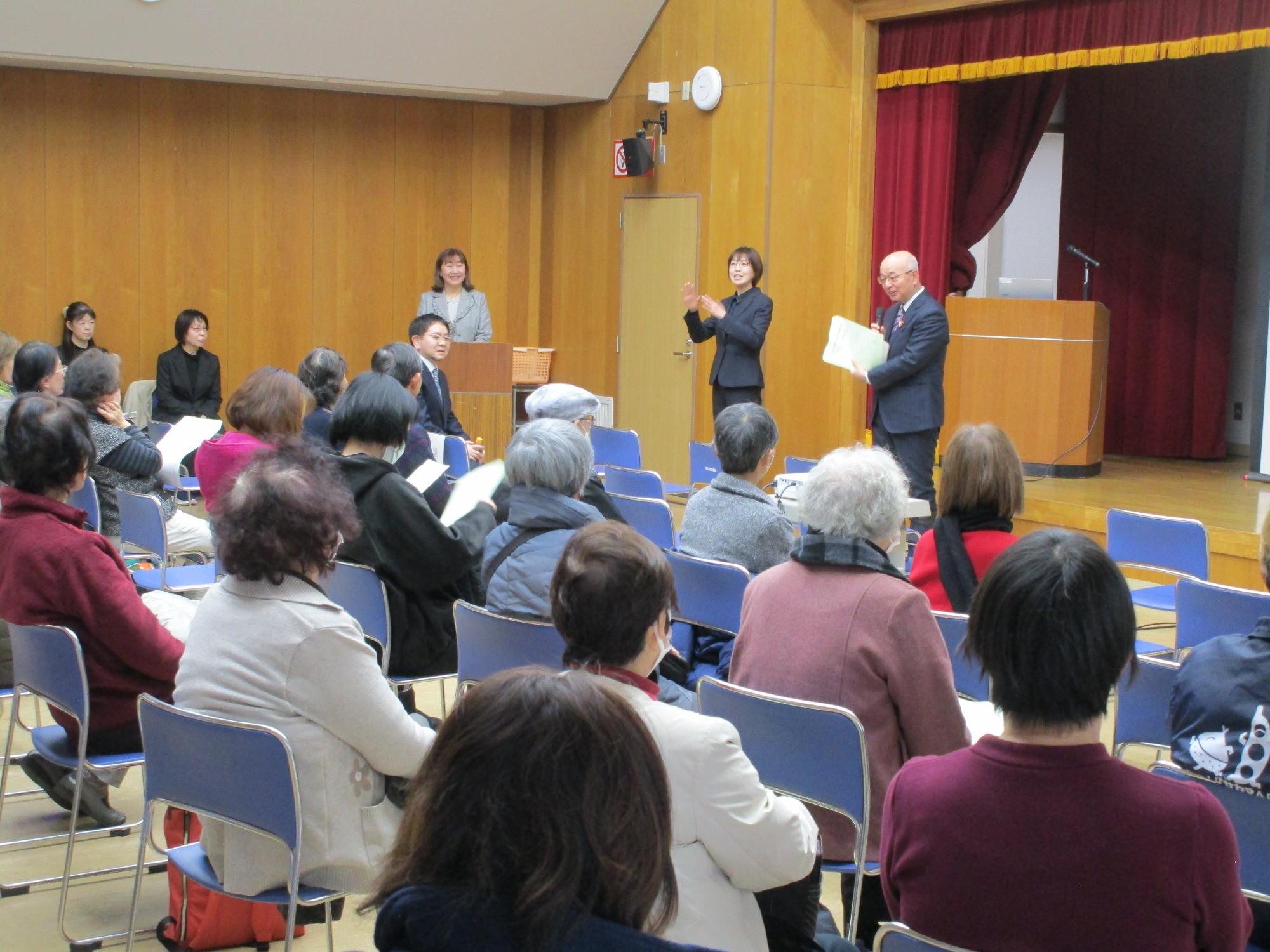 市長があいさつをしている様子