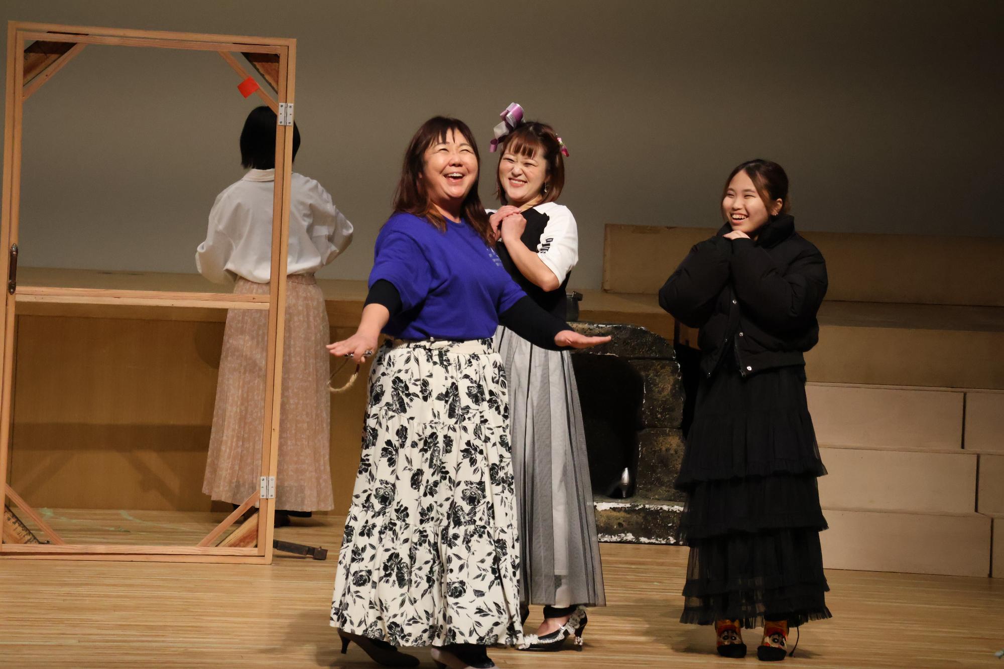 市民ミュージカル「シンデレラ」の様子