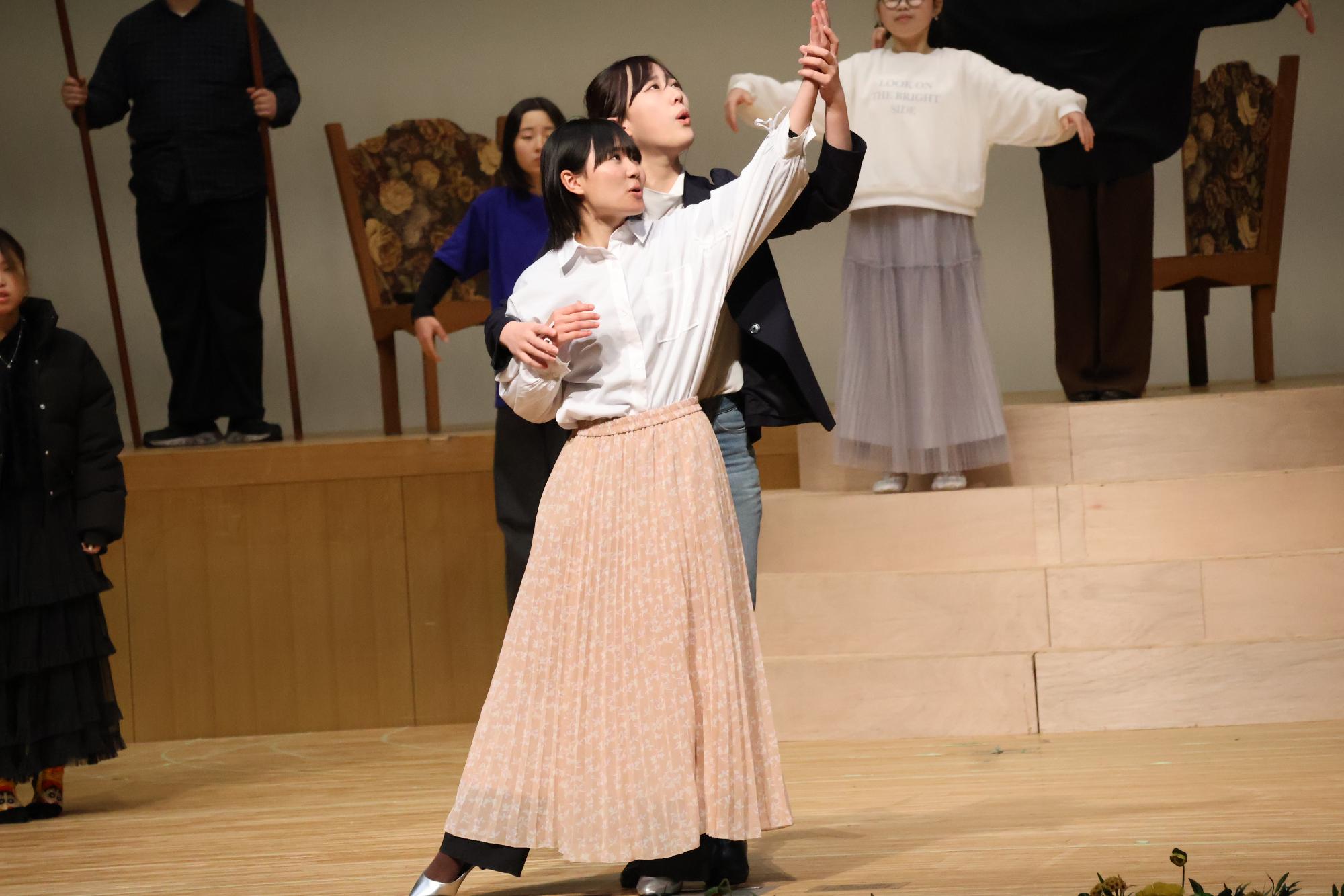 市民ミュージカル「シンデレラ」の様子